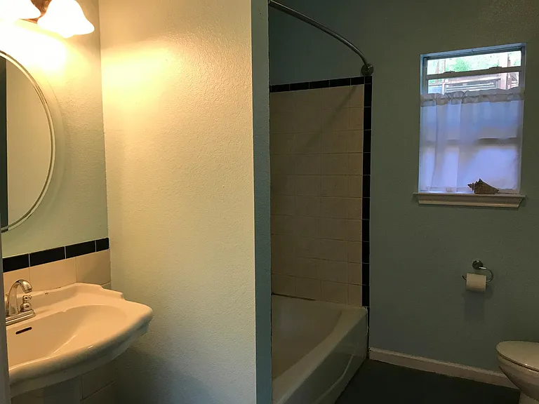 1405 Deloney St — Photo 12