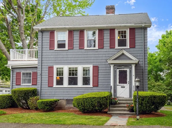 4 Henshaw Pl, Newton, MA 02465