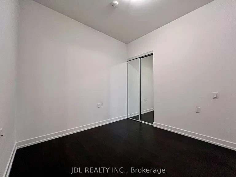 203 College St #402 — Photo 18