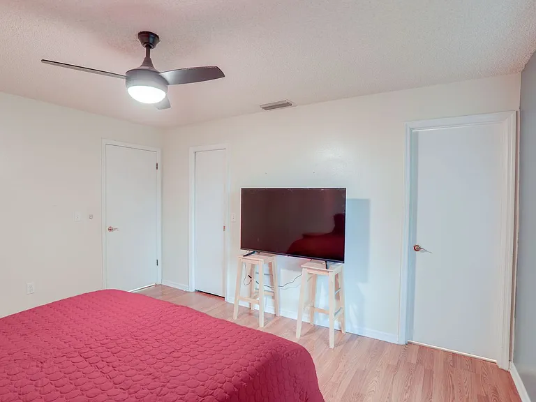 407 Douglas Way — Photo 13