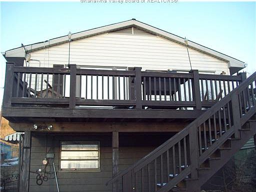 3rd image of 404 Kanawha Ave E