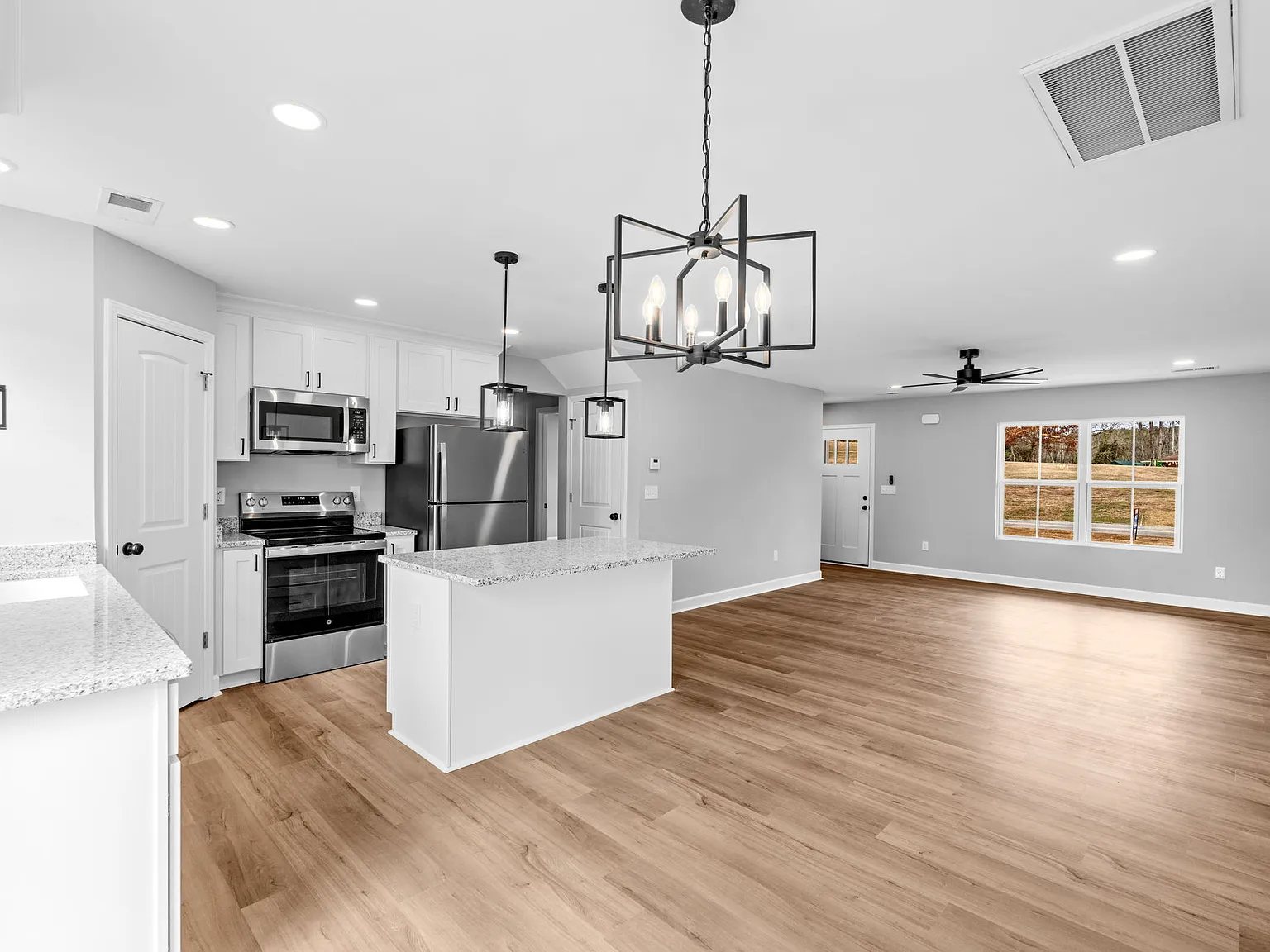 3 bed, 1572 sqft, $3,500 — Photo 4