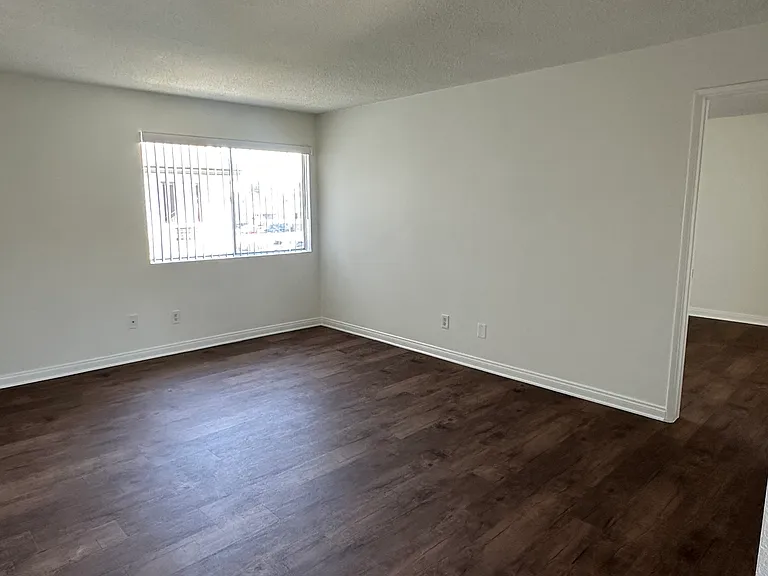 16205 Woodruff Ave — Photo 7