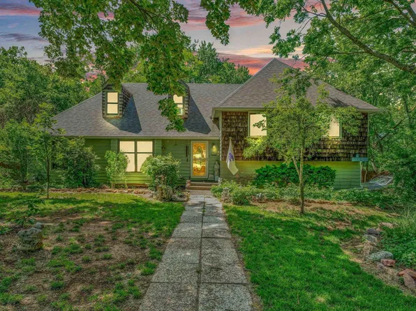 4443 NW Lookout Ct, Topeka, KS 66618