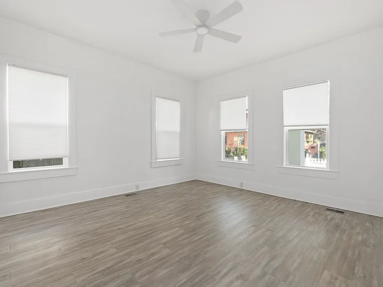 348 Charlotte St — Photo 17