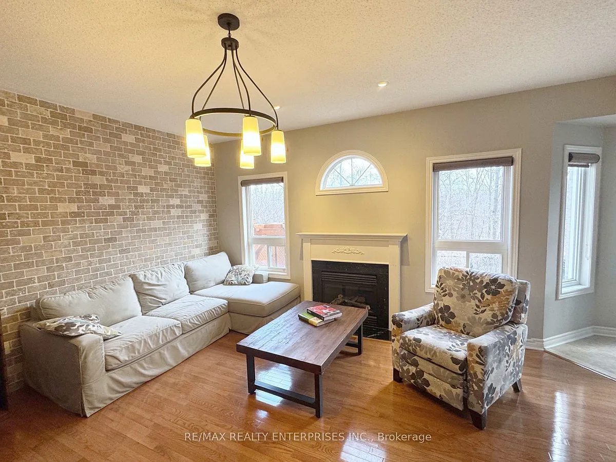 Building Photo - 2429 Whitehorn Dr