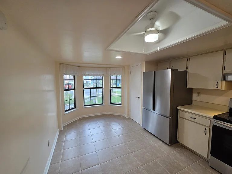 Welcome to this bright airy kitchen