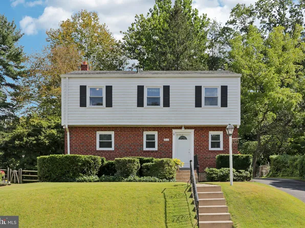 910 Glenroy Rd, Philadelphia, PA 19128