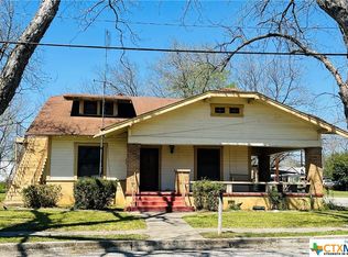 202 E Pine St, Seguin, TX 78155