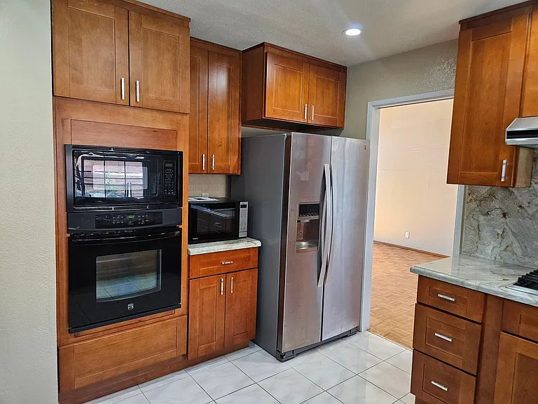 3076 Valleywood Ct — Photo 8