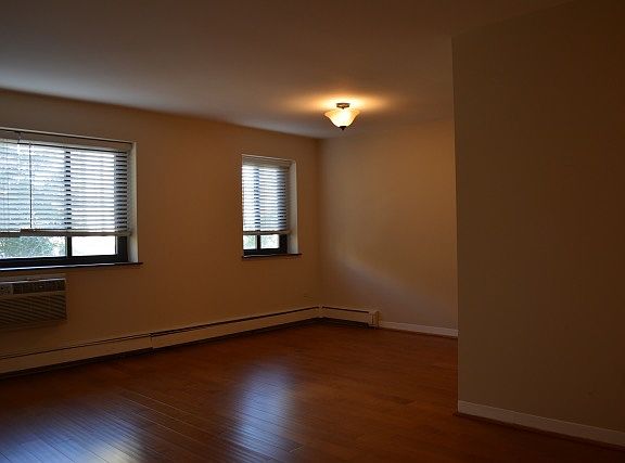 5th image of 607 W Wrightwood Ave APT 302