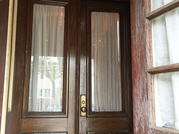 2nd image of 17 1/2 Sherman Pl