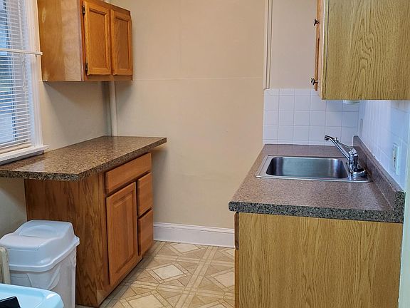 4th image of 143 S Hyde Park Ave Floor 1