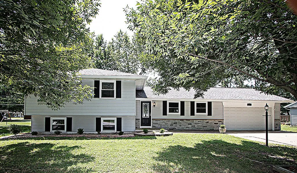 203 W Oak St photo 1
