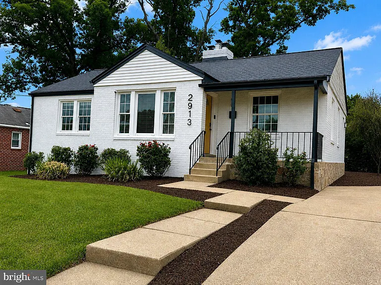 2913 Fairlawn St — Photo 3