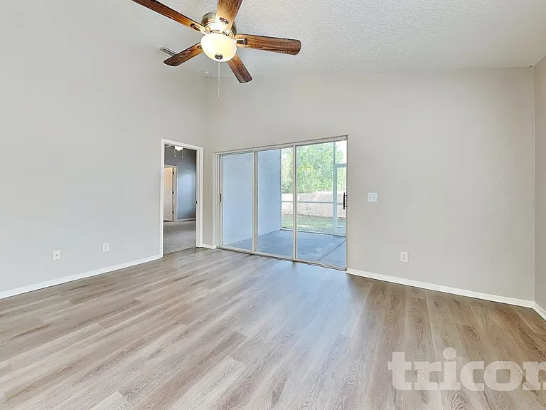 1124 Vinetree Dr — Photo 4