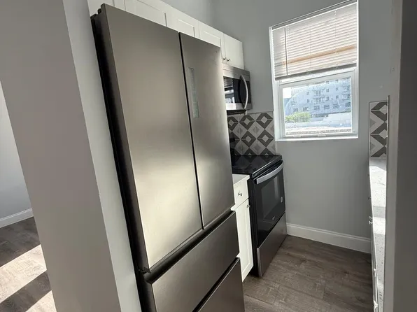 1142 SW 4th St #21, Miami, FL 33130