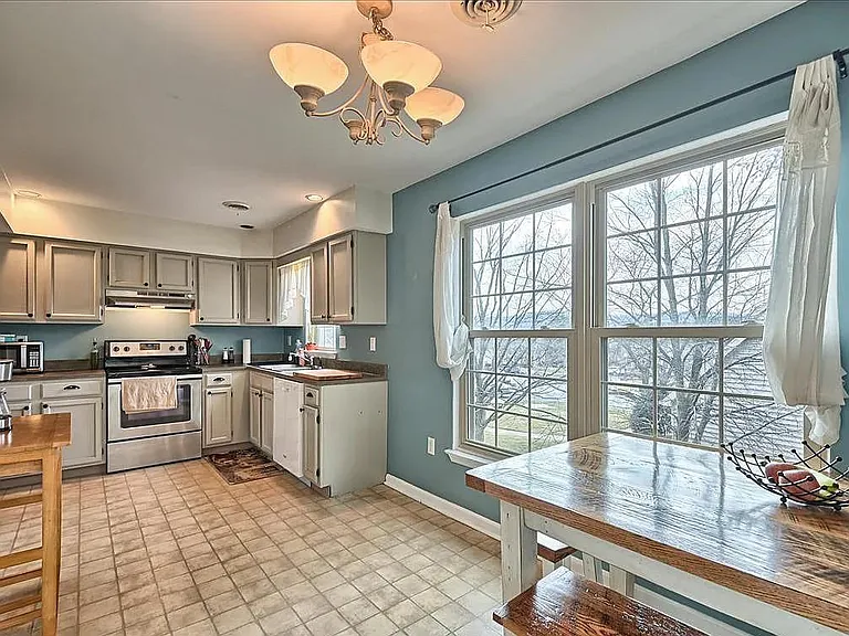 1719 Peyton Randolph Ct — Photo 2
