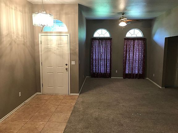 Entry & formal sitting area