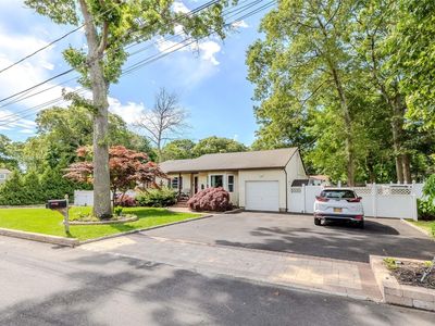 208 Shinnecock Avenue, Mastic, NY, 11950