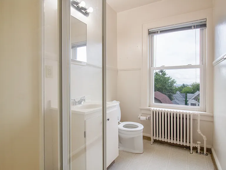 2210 W 5th St #3 — Photo 10