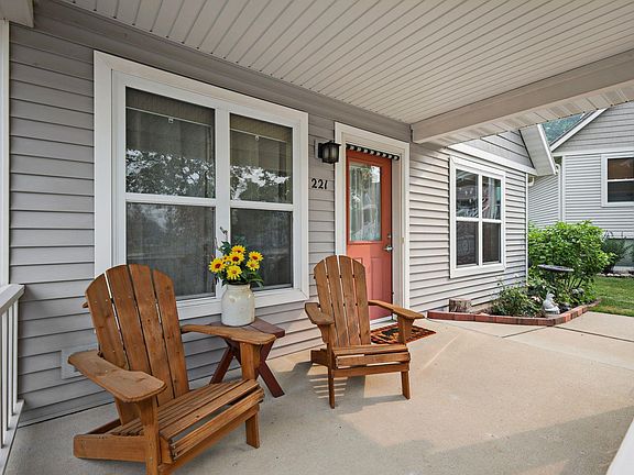 4th image of 221 Larkspur Ct