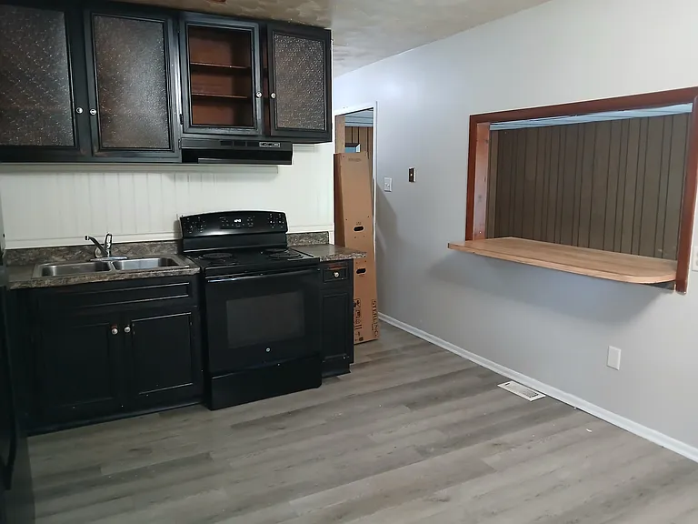 417 N Mechanic St — Photo 7