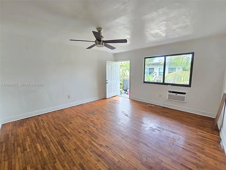 7035 Rue Granville #3 — Photo 1