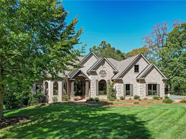 200 W Harris Pl, Eden, NC 27288