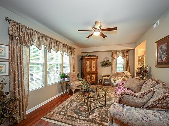 4th image of 545 Metropolitan St Unit 545