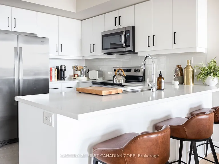 4286 King St E #1008 — Photo 3