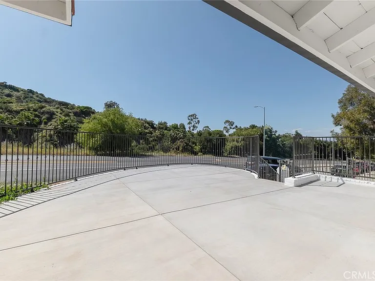 4316 Topanga Canyon Blvd — Photo 2
