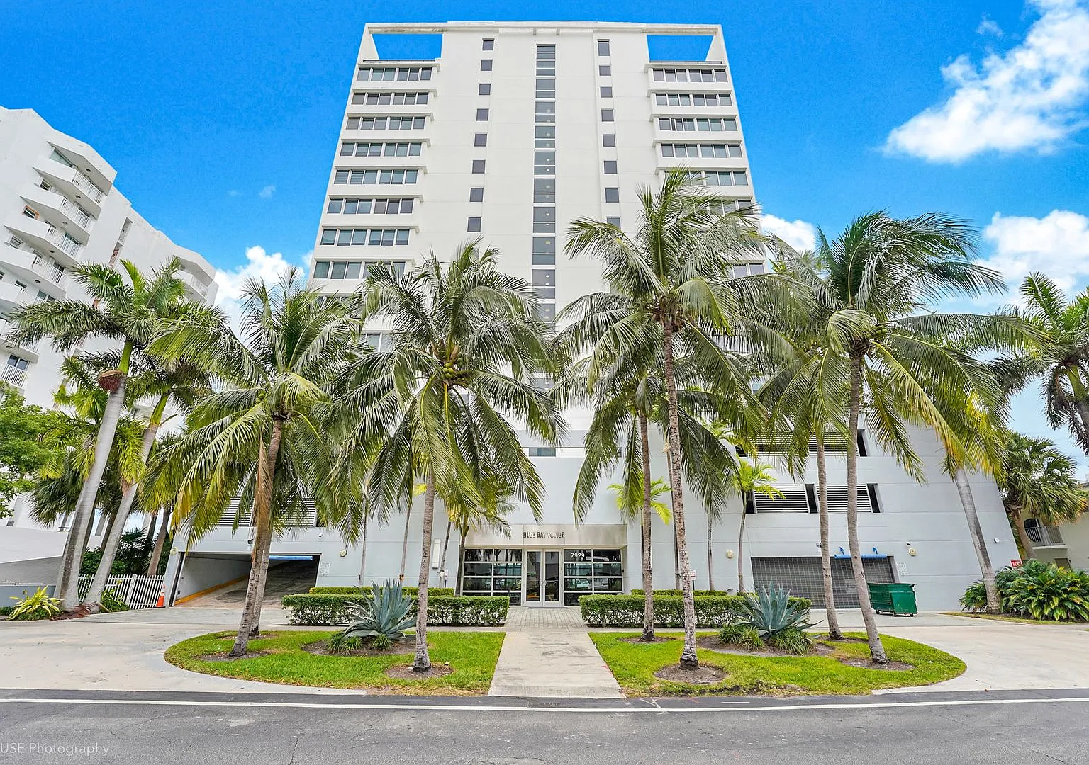 Spacious 3-Bedroom Bayfront Residence in North Bay Village — Photo 1