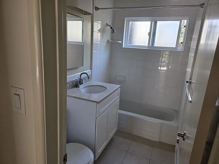 Moracambe Manor Apartments — Photo 3