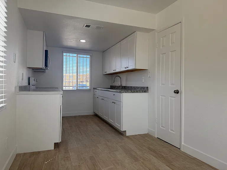 4035 S 45th Pl — Photo 5