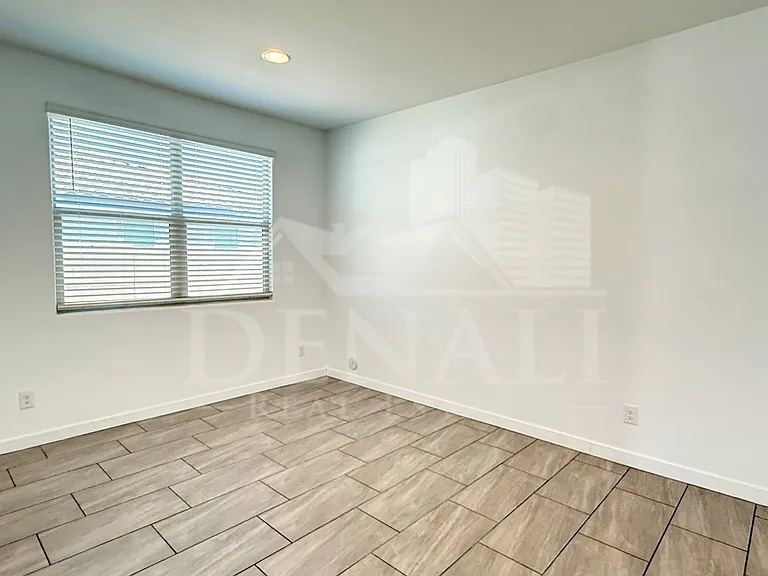 1636 W Estes Way — Photo 8