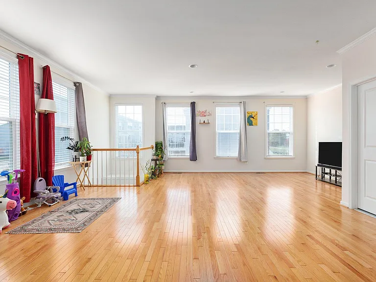 42304 Lancaster Woods Sq — Photo 6