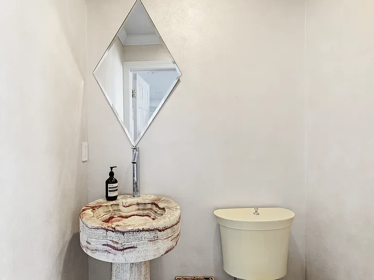 687 Dune Rd — Photo 17