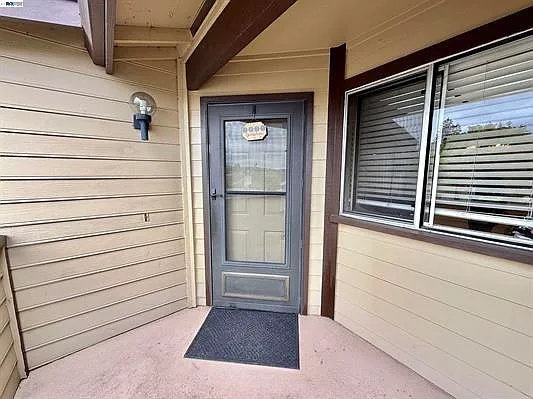 3835 Yorkshire St — Photo 8
