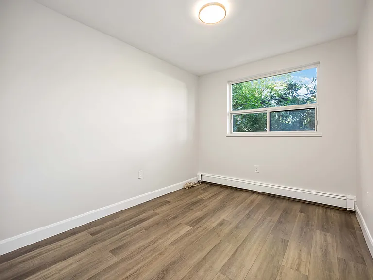 810 Trillium Park — Photo 13