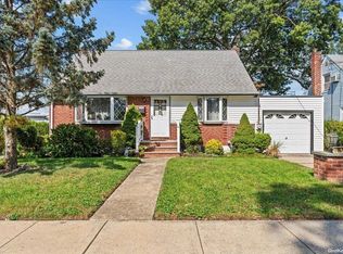 161 Tyrconnell Ave, Massapequa Park, NY 11762
