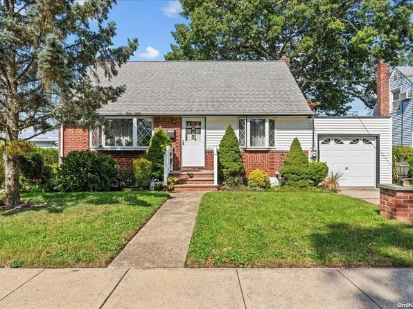 161 Tyrconnell Avenue, Massapequa Park, NY 11762