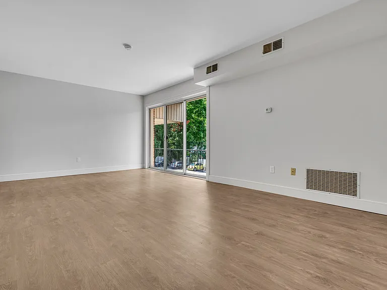 Ambassador Apartments — Photo 22