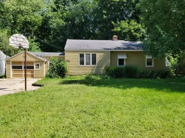 3738 Grape Ave NE, Grand Rapids, MI 49525
