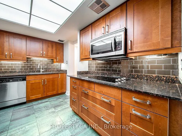 71 Charles St E #402 — Photo 8