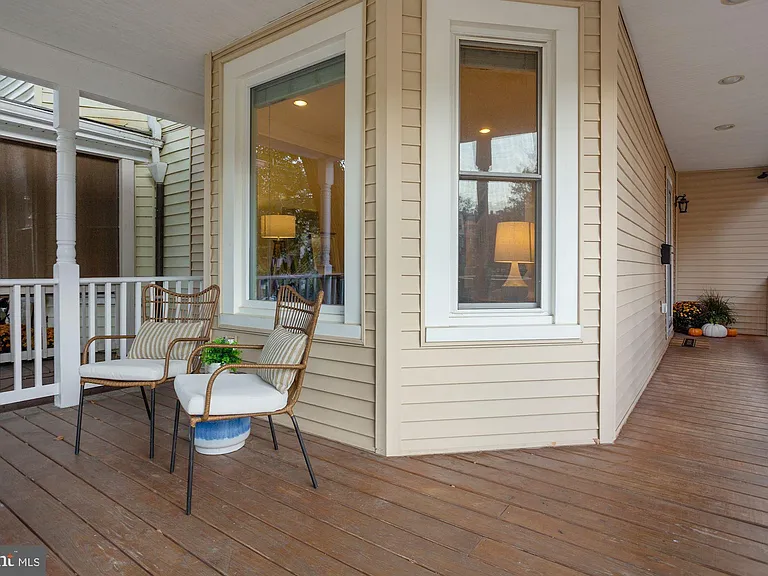 215 T St NE — Photo 2