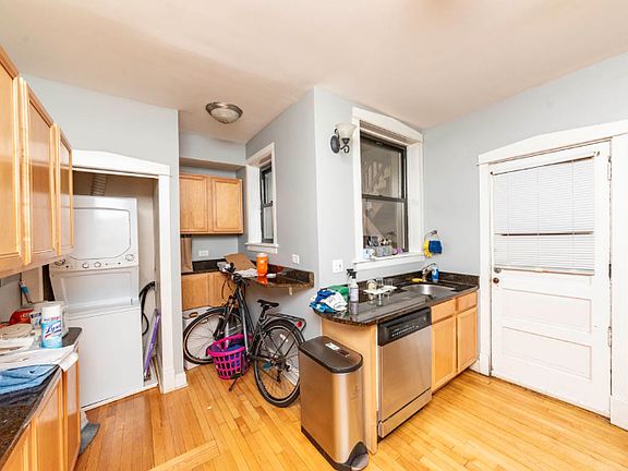 5th image of 1310 W Montrose Ave #1