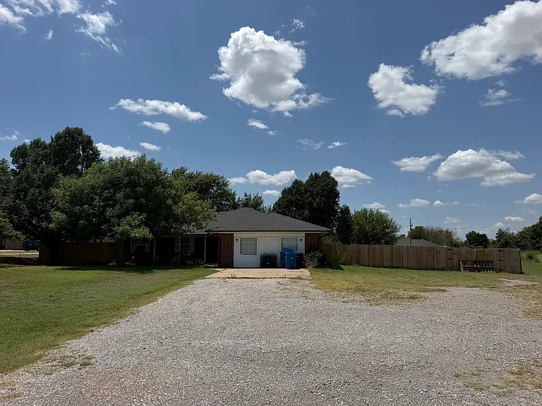 811 N Mustang Rd — Photo 1