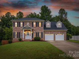 2640 Ironwood Dr, Hickory, NC 28602