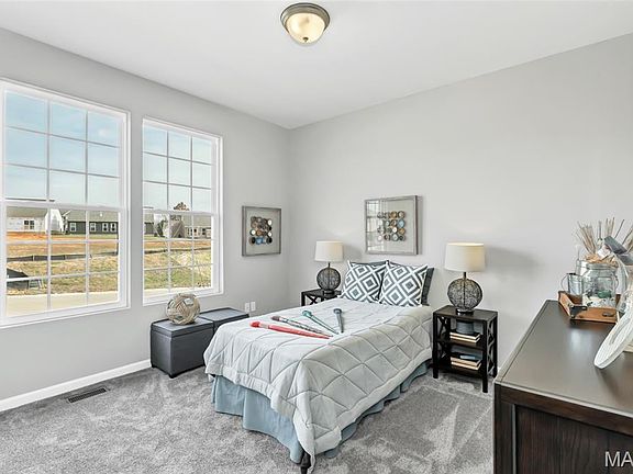 4th image of 1531 Arlington Heights Way
